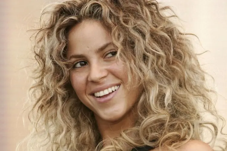 How Old is Shakira Exactly ? (nickiswift)